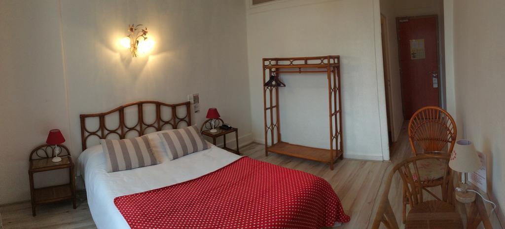 Hotel De La Paix 리모주 객실 사진